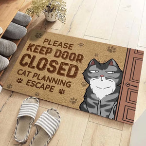 Gardez la porte fermée, chat qui planifie une évasion ! Tapis décoratif personnalisé pour la maison, motif chat ! Cadeau de pendaison de crémaillère pour les propriétaires et les amoureux des animaux.
