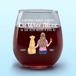 Une femme ne peut pas survivre avec seulement du vin ! Verre à vin personnalisé pour chien ! Cadeau pour les propriétaires et les amoureux des animaux.