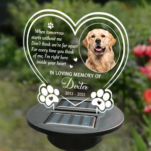 Ne pensez pas que nous sommes loin l'un de l'autre - Lampe solaire de jardin commémorative personnalisée - Télécharger une image, un cadeau commémoratif, un cadeau de condoléances