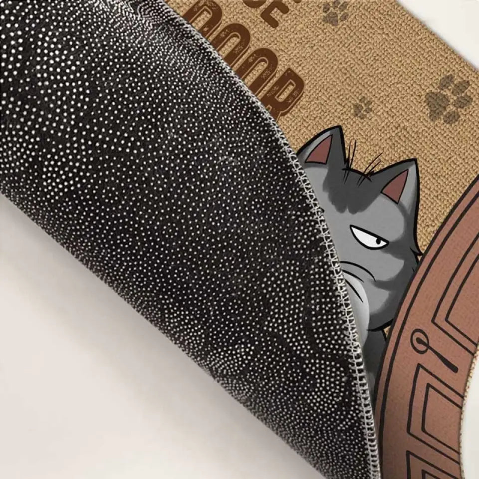Gardez la porte fermée, chat qui planifie une évasion ! Tapis décoratif personnalisé pour la maison, motif chat ! Cadeau de pendaison de crémaillère pour les propriétaires et les amoureux des animaux.
