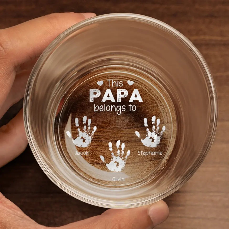 Tout le monde a besoin d'une maison pour vivre - Verre à whisky personnalisé pour la famille - Fête des pères, cadeau pour papa, grand-père