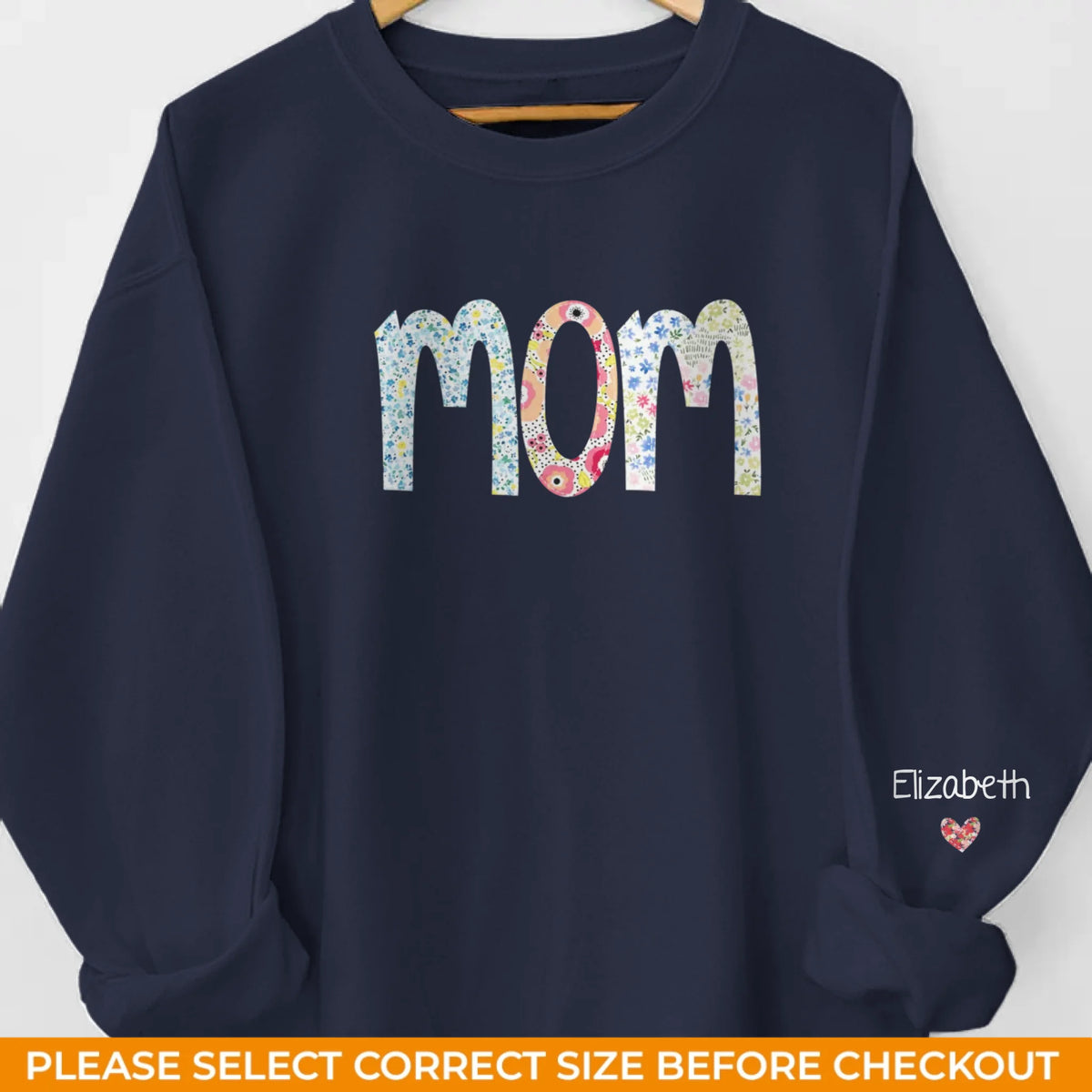 L'influence de l'amour maternel est infinie - Sweat-shirt unisexe personnalisé avec motif sur la manche - Cadeau de Noël pour maman et grand-mère