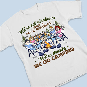 Ils vont aux réunions, nous sommes ivres - Camping personnalisé T-shirt unisexe personnalisé, sweat à capuche, sweat-shirt - Cadeau pour les meilleurs amis, BFF, sœurs, amateurs de camping