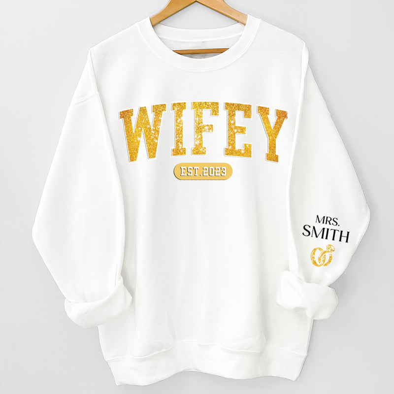 Wifey Est - Sweat-shirt unisexe personnalisé avec motif sur la manche - Cadeau pour mari et femme, anniversaire