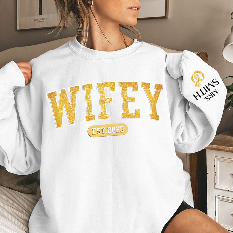 Wifey Est - Sweat-shirt unisexe personnalisé avec motif sur la manche - Cadeau pour mari et femme, anniversaire