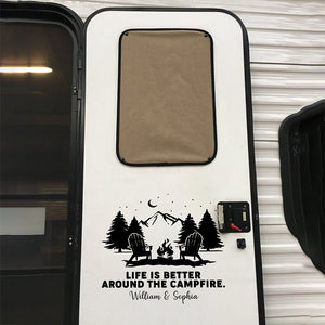 La vie est meilleure autour d'un feu de camp - Autocollant camping personnalisé pour camping-car - Cadeau pour mari, femme et amoureux du camping