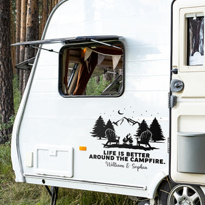 La vie est meilleure autour d'un feu de camp - Autocollant camping personnalisé pour camping-car - Cadeau pour mari, femme et amoureux du camping