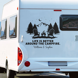 La vie est meilleure autour d'un feu de camp - Autocollant camping personnalisé pour camping-car - Cadeau pour mari, femme et amoureux du camping