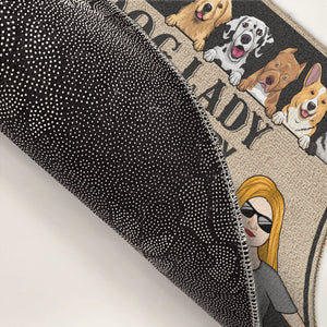 Attention, une folle et un vieil homme grincheux vivent ici - Tapis décoratif personnalisé pour chien - Cadeau pour propriétaires d'animaux et amoureux des animaux