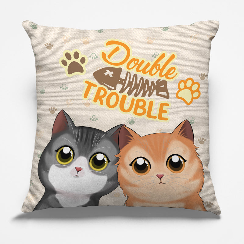 Coussin personnalisé pour chat « Trouble Maker » – Cadeau pour propriétaires et amoureux des animaux
