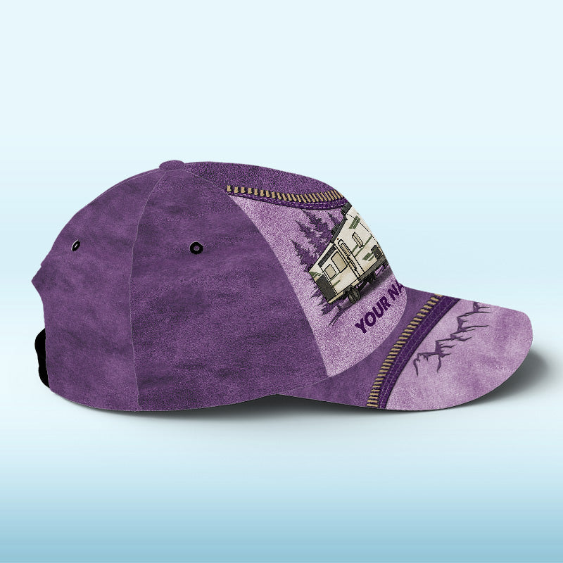 Là où naissent les souvenirs et où commencent les aventures - Casquette de camping personnalisée, casquette classique à imprimé intégral - Cadeau pour les amateurs de camping