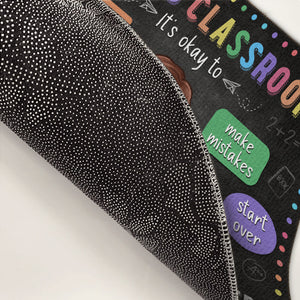C'est bien d'être soi-même dans cette salle de classe - Tapis décoratif personnalisé pour enseignant - Cadeau pour enseignant, rentrée scolaire