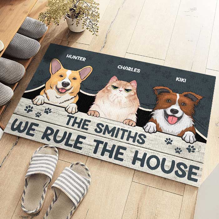 Nous régnons sur la maison - Tapis décoratif personnalisé pour chien et chat - Cadeau pour les propriétaires d'animaux et les amoureux des animaux