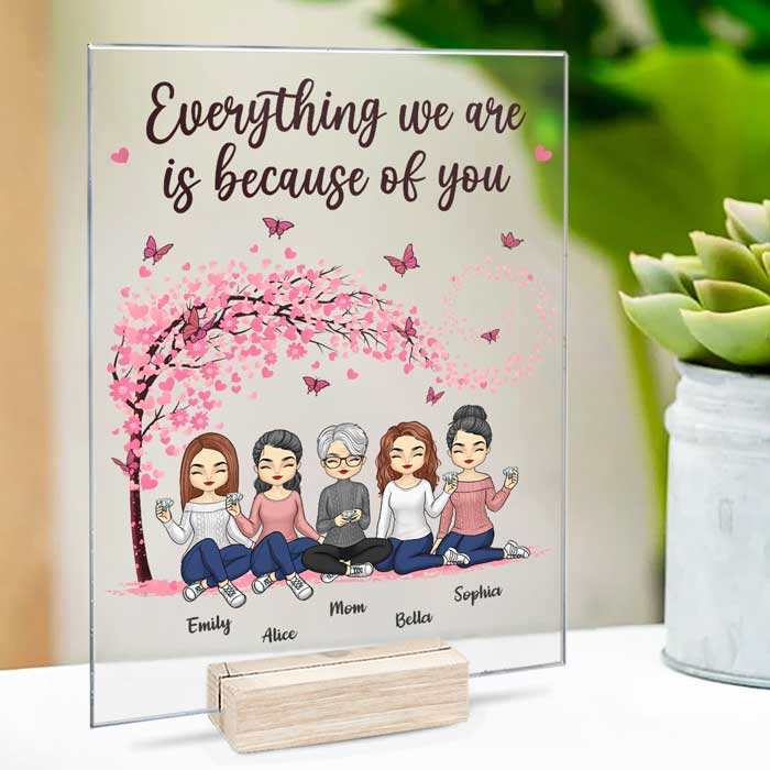 Tout ce que nous sommes, c'est grâce à toi - Plaque acrylique personnalisée pour la famille - Cadeau d'anniversaire pour maman
