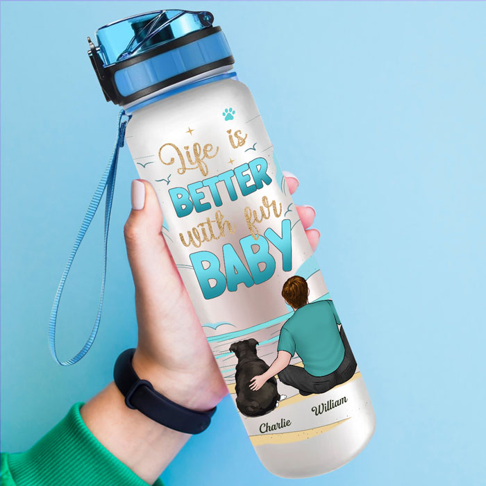 La vie est meilleure avec – Bouteille d'eau personnalisée avec suivi de l'eau pour chien et chat – Cadeau pour les propriétaires et les amoureux des animaux