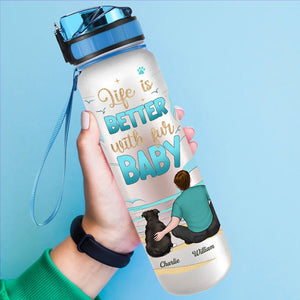La vie est meilleure avec – Bouteille d'eau personnalisée avec suivi de l'eau pour chien et chat – Cadeau pour les propriétaires et les amoureux des animaux