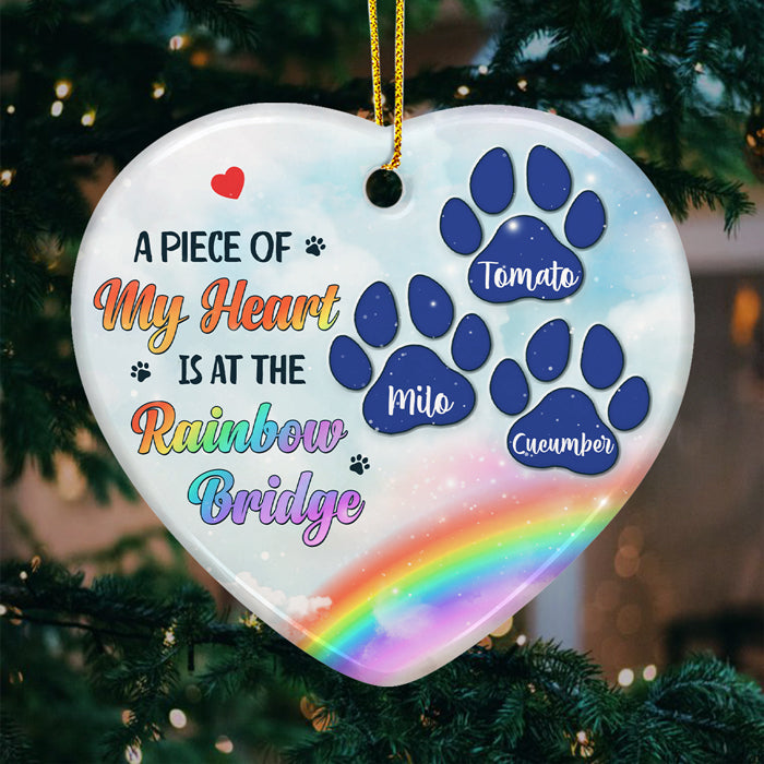 Un morceau de mon cœur est au pont arc-en-ciel - Décoration de Noël personnalisée en céramique en forme de cœur - Cadeau commémoratif, cadeau de condoléances, cadeau de Noël