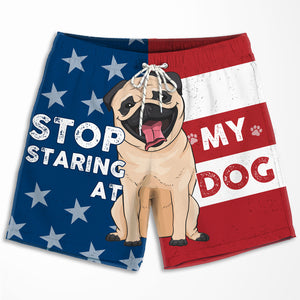 Arrêtez de regarder mon chien - Short de plage personnalisé pour couple - Cadeau pour les amoureux des animaux