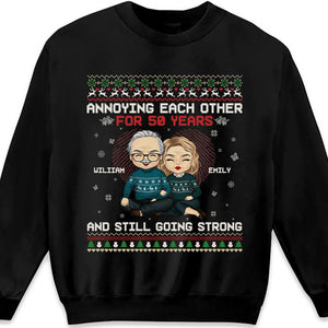 Nous nous agaçons depuis des lustres et nous sommes toujours aussi forts maintenant - T-shirt unisexe personnalisé pour couple, sweat à capuche, sweat-shirt - Cadeau de Noël pour mari et femme, anniversaire