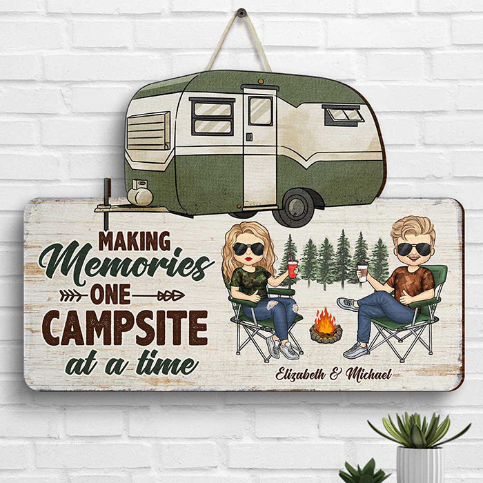 Créer des souvenirs sur un camping - Panneau en bois personnalisé - Cadeau pour les amateurs de camping
