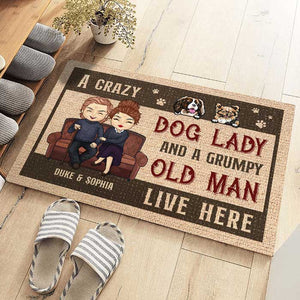 Une folle aux chiens et son homme - Tapis décoratif personnalisé - Cadeau pour les couples, cadeau pour les amoureux des animaux
