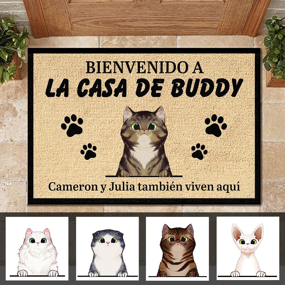 Bienvenida personalizada a la casa del gato Spanish - Funny Personalized Cat Decorative Mat (WT).
