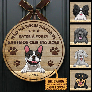 O Cão Sabe Que Estás Aqui - Sinal Da Porta Do Cão Personalizado E Engraçado, Funny Personalized Dog Door Sign Portuguese.
